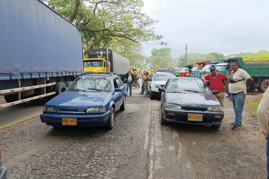 Bloqueo en la vía nacional en Pailitas: Volqueteros protestan por falta de contratación