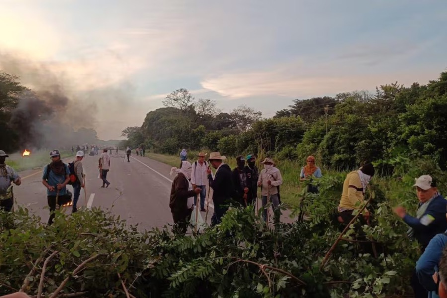Sigue el bloque en carreteras del departamento del Cesar, viajero clama por solución