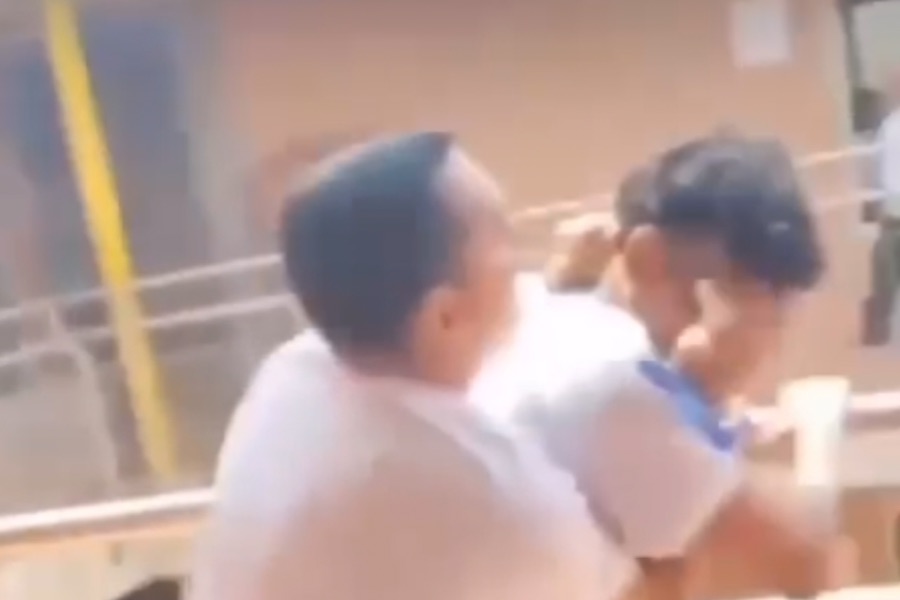 Investigan a docente en La Gloria por presunto uso excesivo de la fuerza en pelea de estudiantes