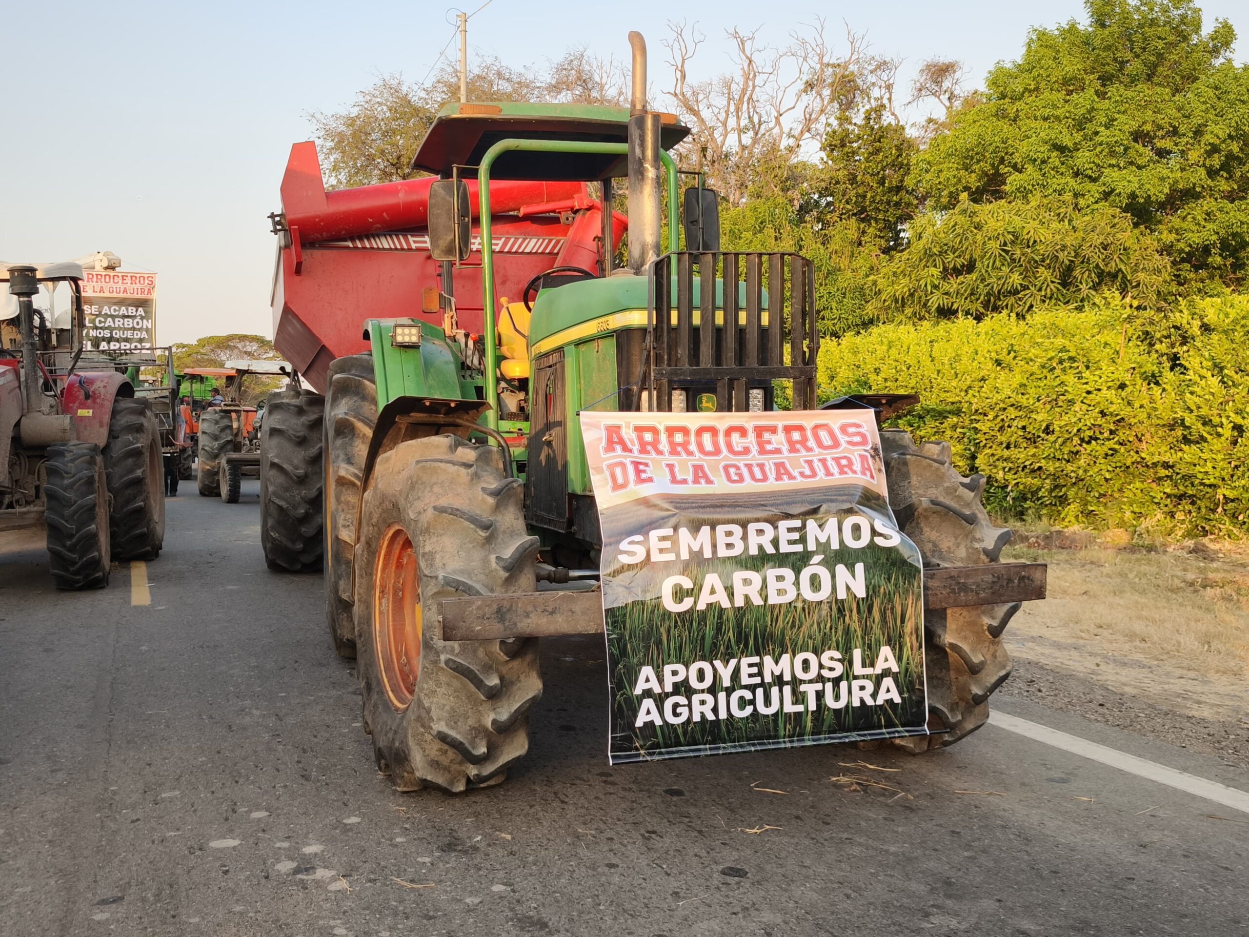 Arroceros del sur del Cesar y la Guajira bloquean vías por crisis del sector
