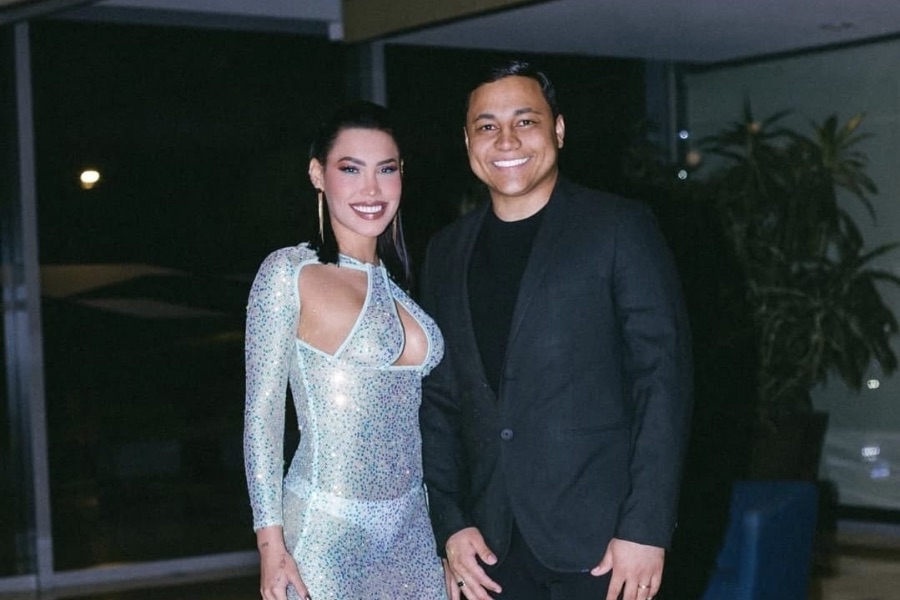 Ana del Castillo se queda sin manager y sin acordeonero en menos de 24 horas