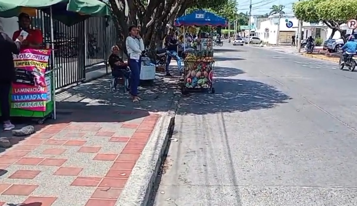 Invasión del espacio público en Valledupar: Alrededores del Éxito Las Flores y de clínicas en la 14, puntos peligrosos