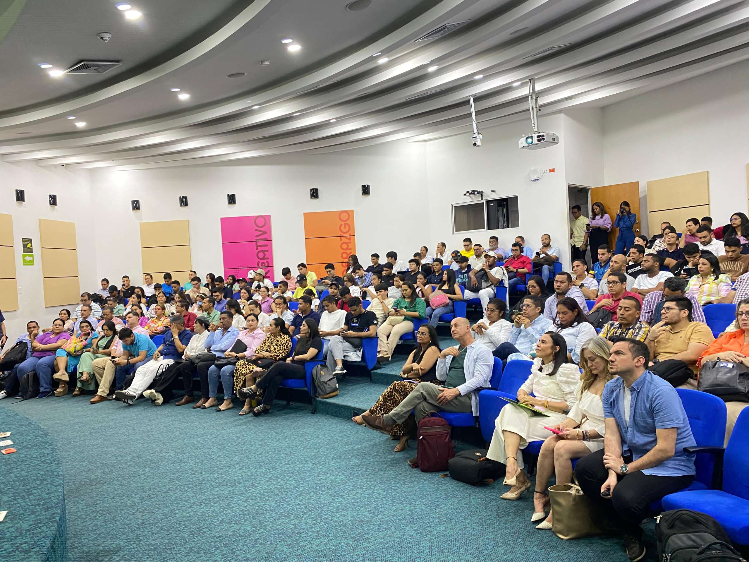 Investigador finlandés Ismail Celik visita Areandina durante la Semana de la Ingeniería