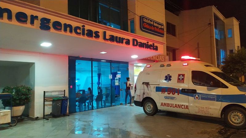 Empleados de la Clínica Laura Daniela temen que esta sea liquidada