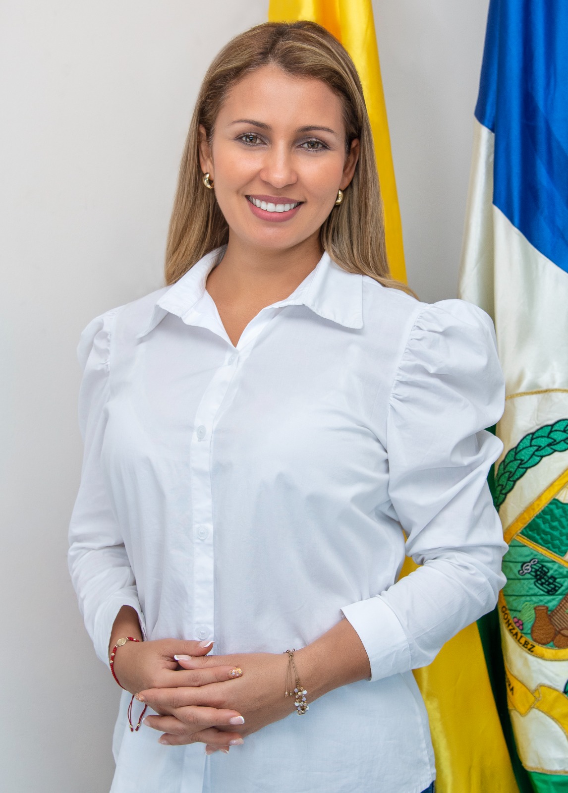 “Estamos expuestos todo el tiempo”: alcaldesa de González, tras ataque a un policía frente a la alcaldía