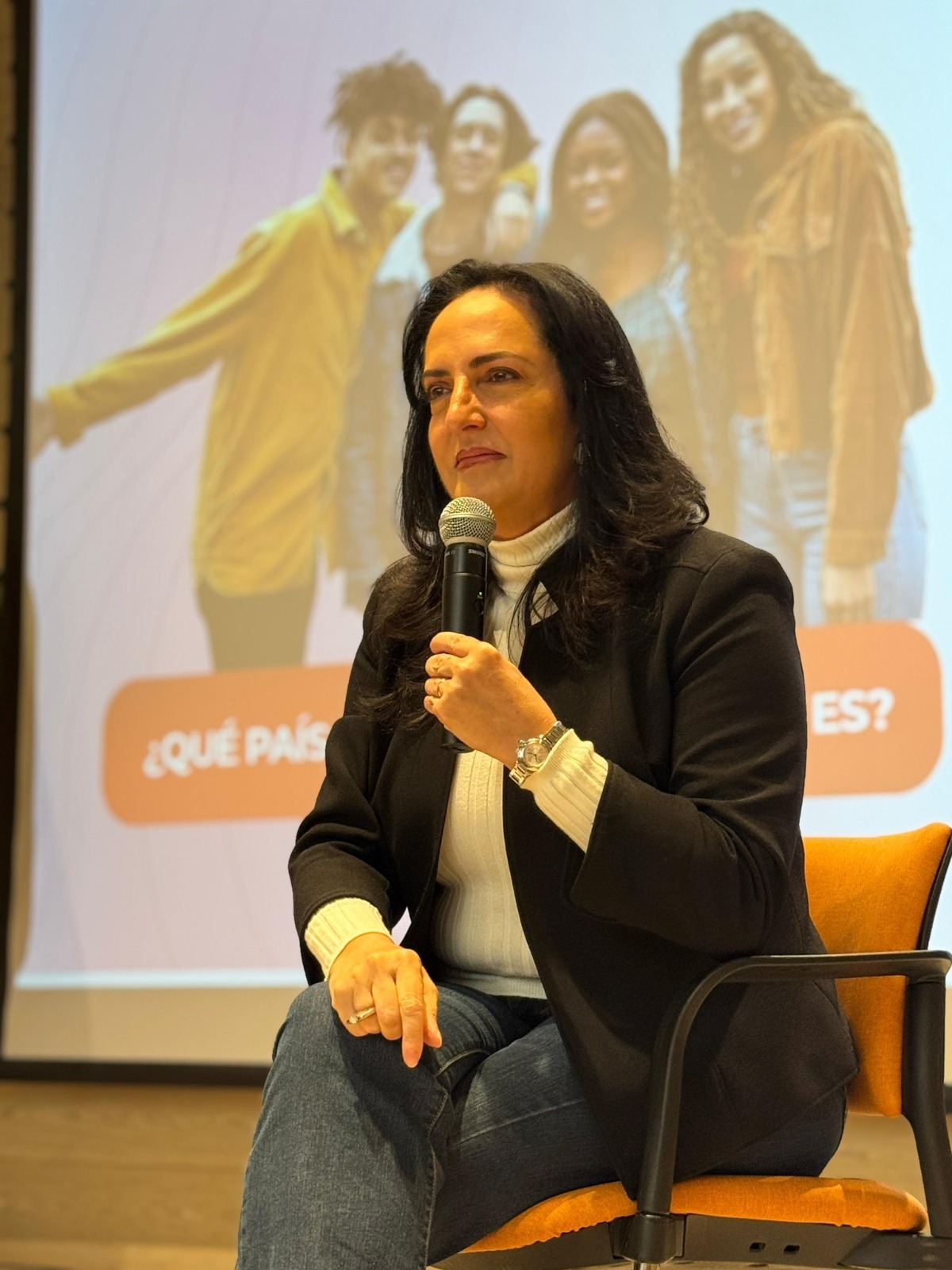 Senadora Cabal denuncia que millonarios recursos de Colombia se han enviado a países amigos de Petro, mientras Colombia clama por salud, vivienda y educación