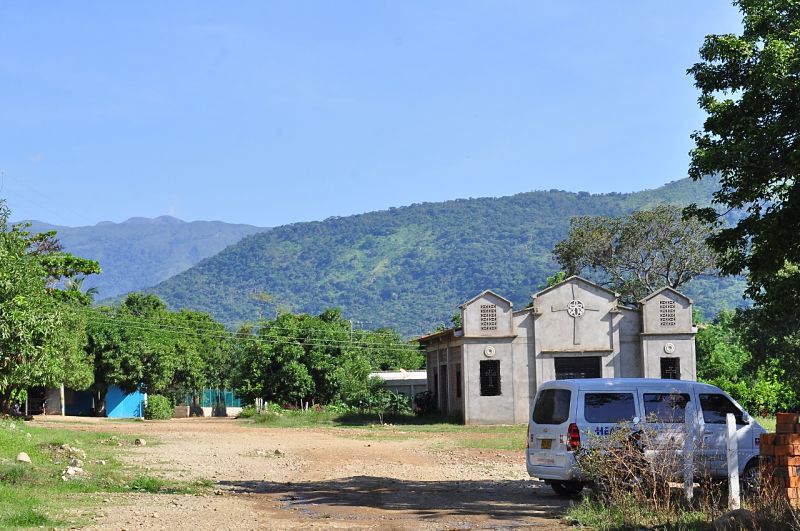 Habitantes de Azúcar Buena amenazan con vías de hecho ante incumplimiento de promesas por parte de gobiernos