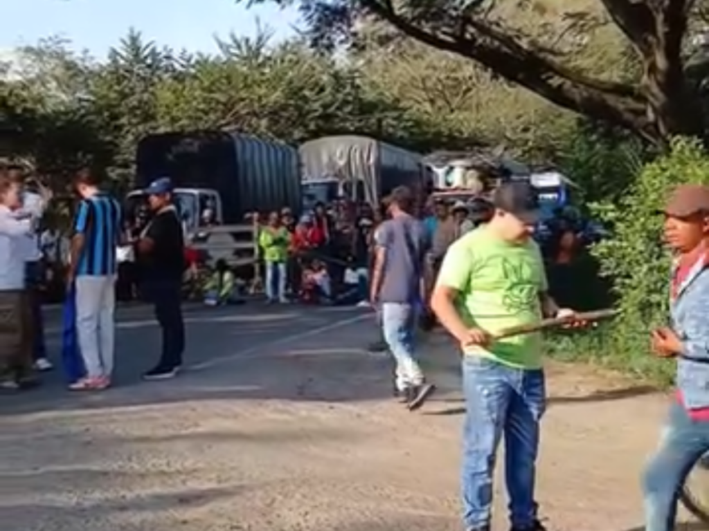 Alcalde de Curumaní confirma bloqueo vial por protesta de acreedores de obra suspendida