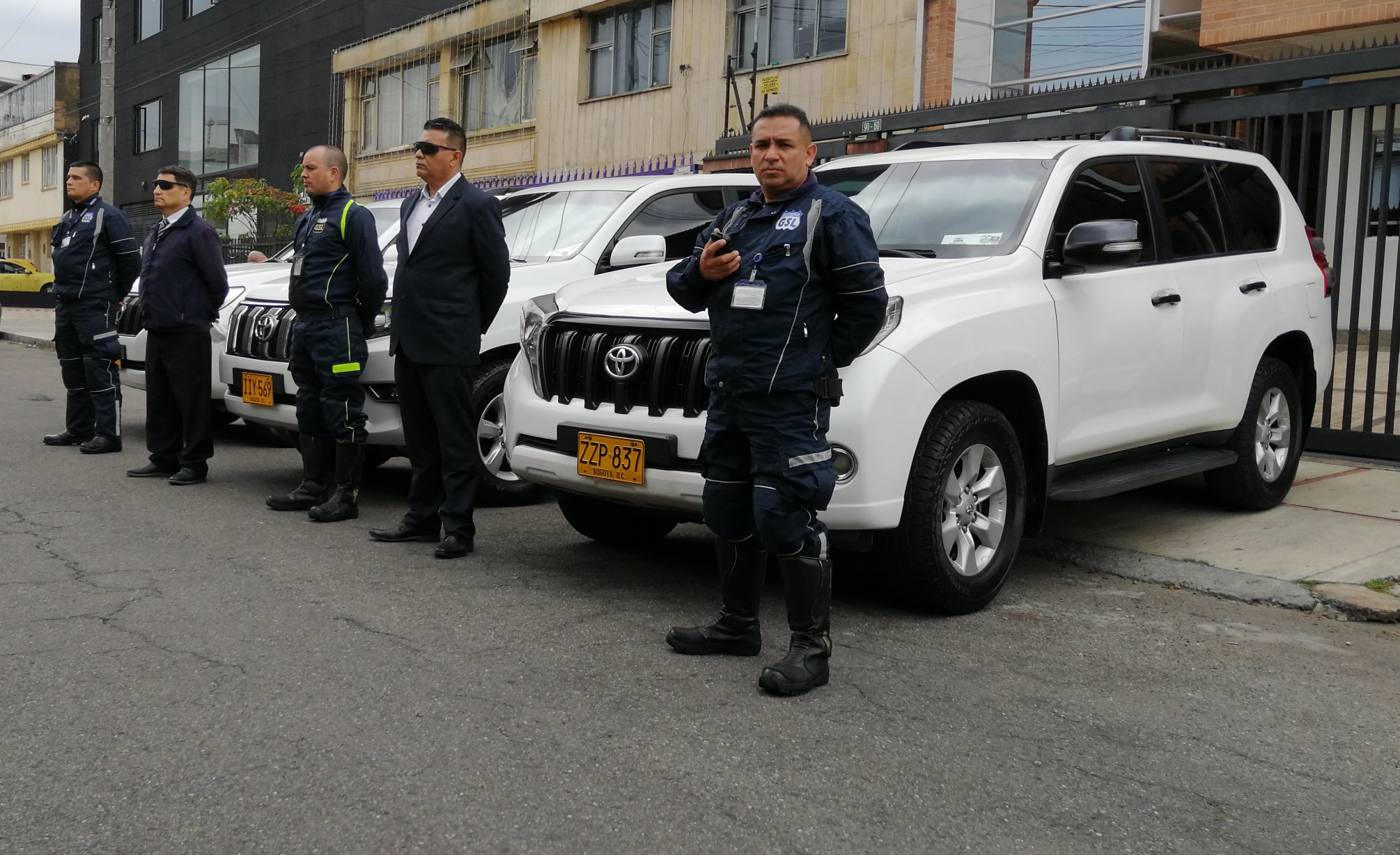 “Hay escoltas de la UNP paseando perros, mientras a personas en riesgo real no les asignan protección”: denuncian irregularidades en la Unidad Nacional de Protección