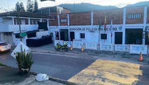 Dos policías muertos deja ataque armado contra estación en Río de Oro, Cesar