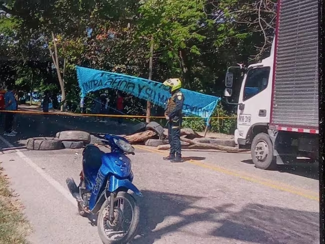 Protesta en Curumaní deja a cientos de viajeros atrapados durante más de 12 horas
