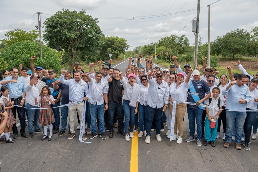 Astrea celebra la entrega de 12 kilómetros de vía que impulsan el desarrollo rural