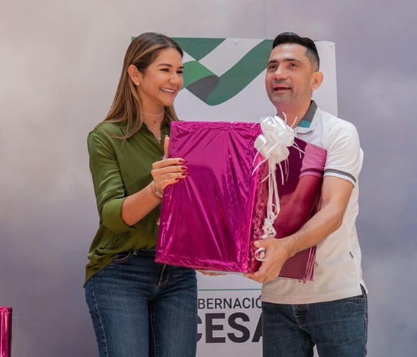 “Ya pasamos los 50”: Iván Zuleta, Rey Vallenato 2025, recibió 20 acordeones por parte de la Gobernación del Cesar