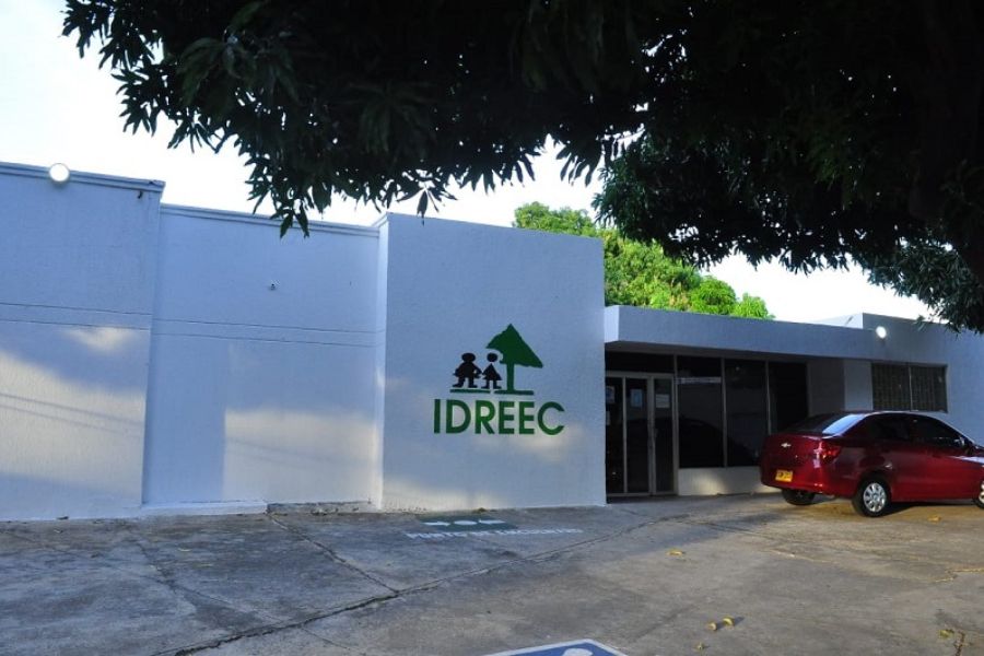 Funcionarios del IDREEC realizan ‘mercatón’ para sobrevivir tras 25 meses sin salario