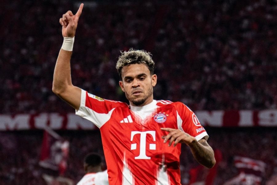 Luis Díaz se redime con gol en la victoria del Bayern 3-2 sobre el Augsburg