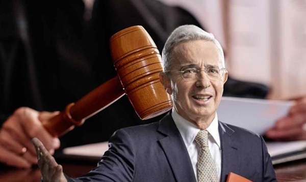 Condenan en primera instancia a Álvaro Uribe a 12 años de prisión domiciliaria por soborno y fraude procesal