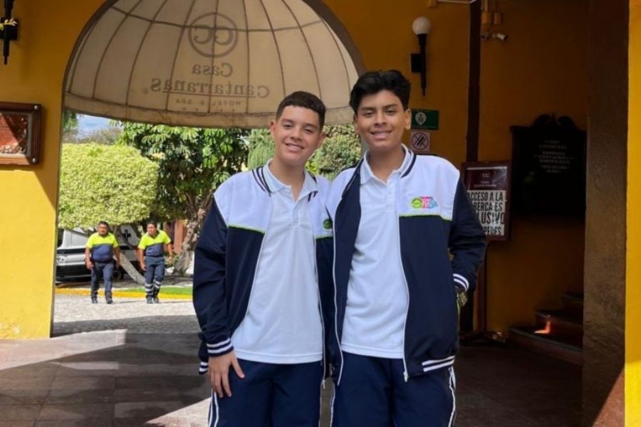 Dos estudiantes de Valledupar llevan innovación escolar a feria internacional en Paraguay