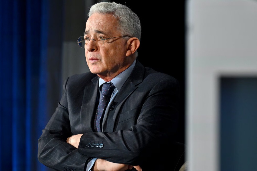 Álvaro Uribe confirma aspiración al Senado en 2026 en medio de condena judicial