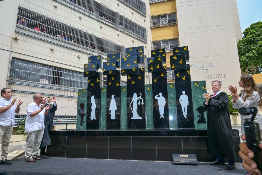 Valledupar rindió homenaje a las víctimas del Holocausto del Palacio de Justicia con un monumento a la memoria