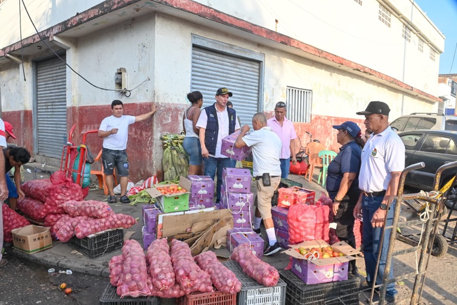 Alcaldía de Valledupar recupera espacio público en el Mercado Público tras operativo integral