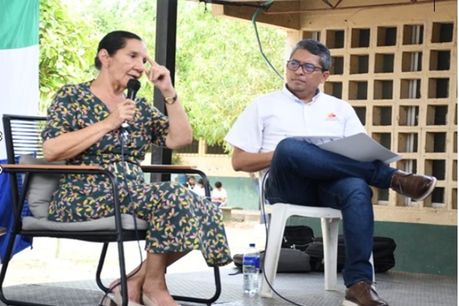 La escritora Rebeca Movilla inspiró con su testimonio a jóvenes del colegio Bello Horizonte