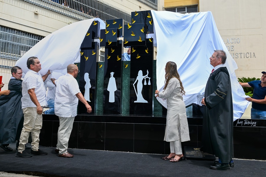 Valledupar rinde homenaje a las víctimas del Holocausto del Palacio de Justicia con un monumento a la memoria y la justicia