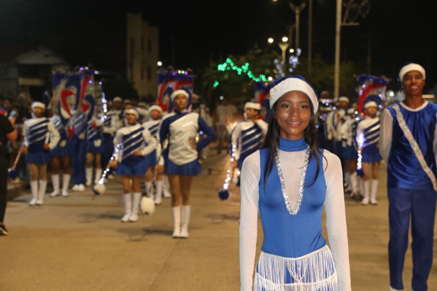 Codazzi dio la bienvenida a la Navidad con un colorido desfile y el encendido oficial de luces
