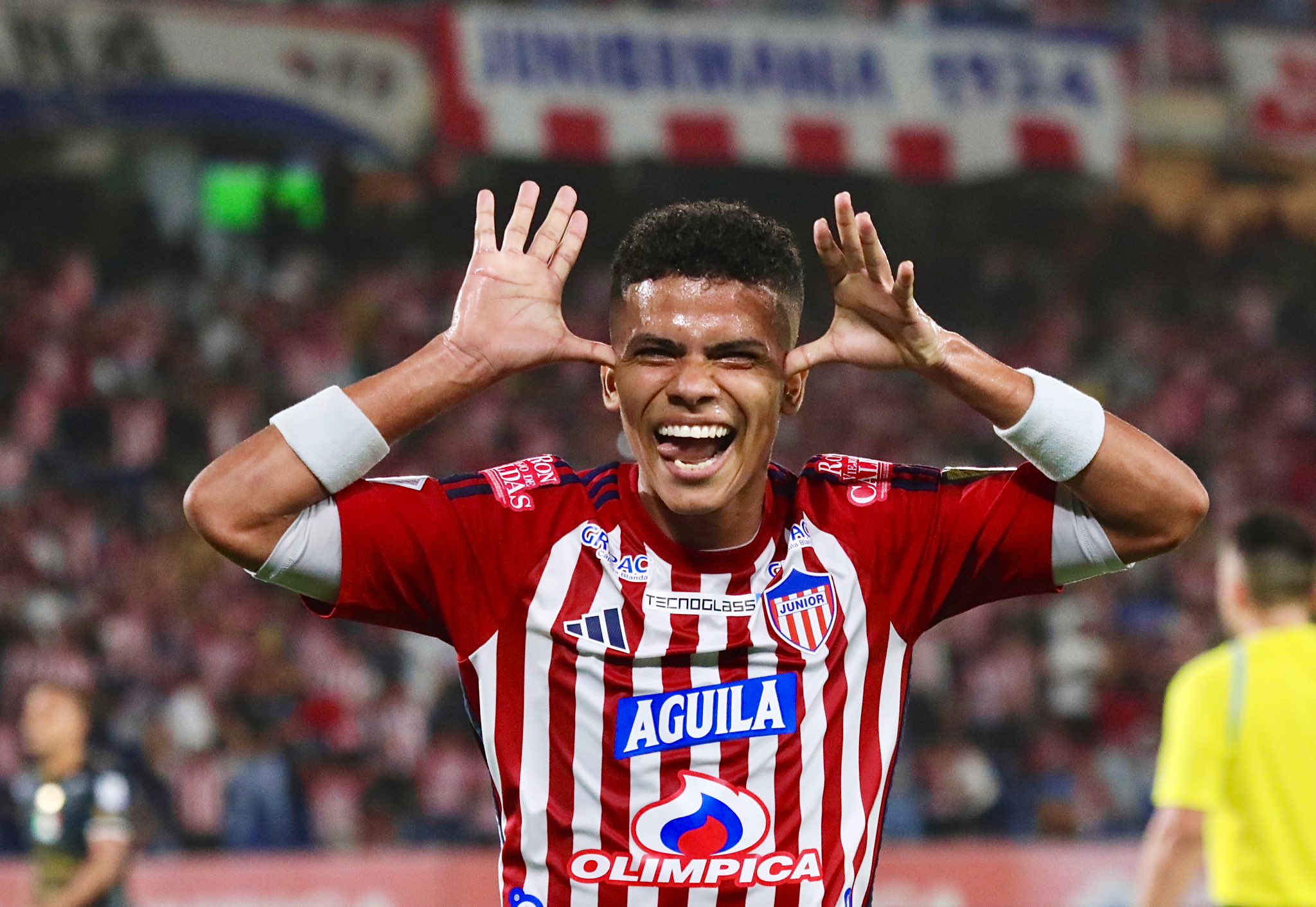 Junior golpeó primero y quedó a un paso del título tras golear 3-0 al Tolima