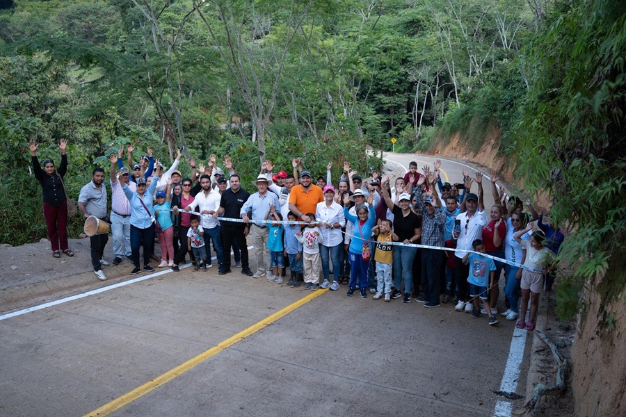 Gobernación entrega 5.8 km de vía nueva que transformará la movilidad agrícola entre Chimila y La Puya