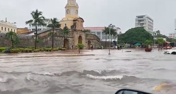 Frente frío provoca lluvias intensas, oleaje fuerte y emergencias en la Costa Atlántica colombiana